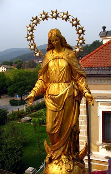 OBNOVLJEN VENEC Z 12. ZVEZDICAMI