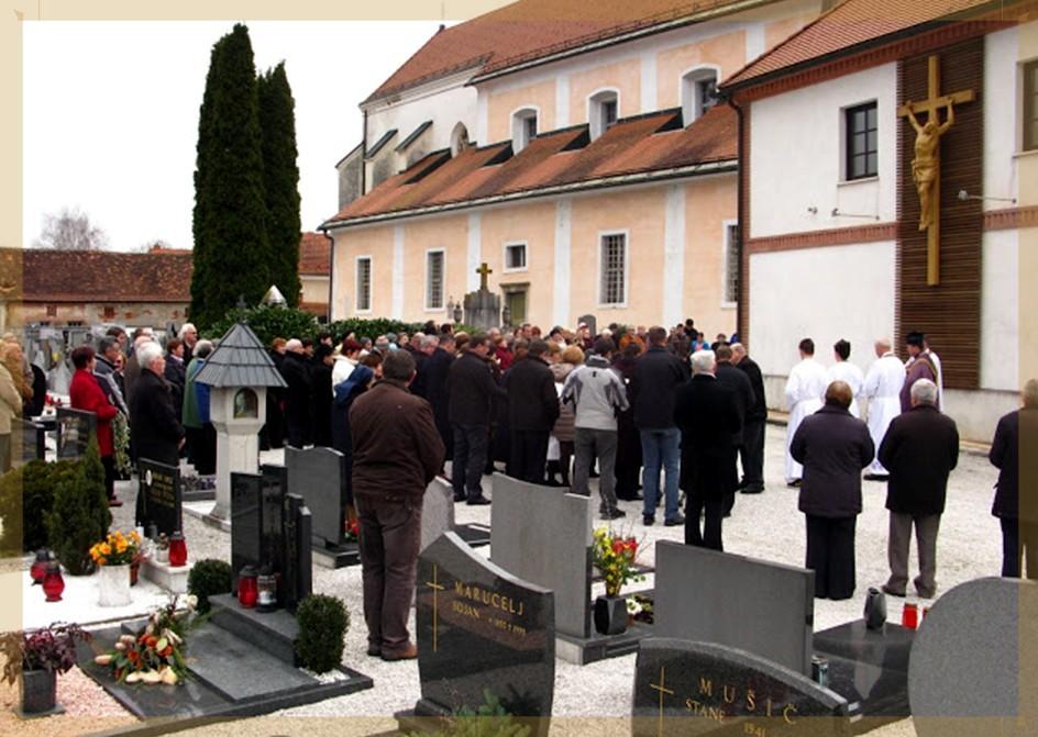 NOV POKOPALIŠKI KRIŽ