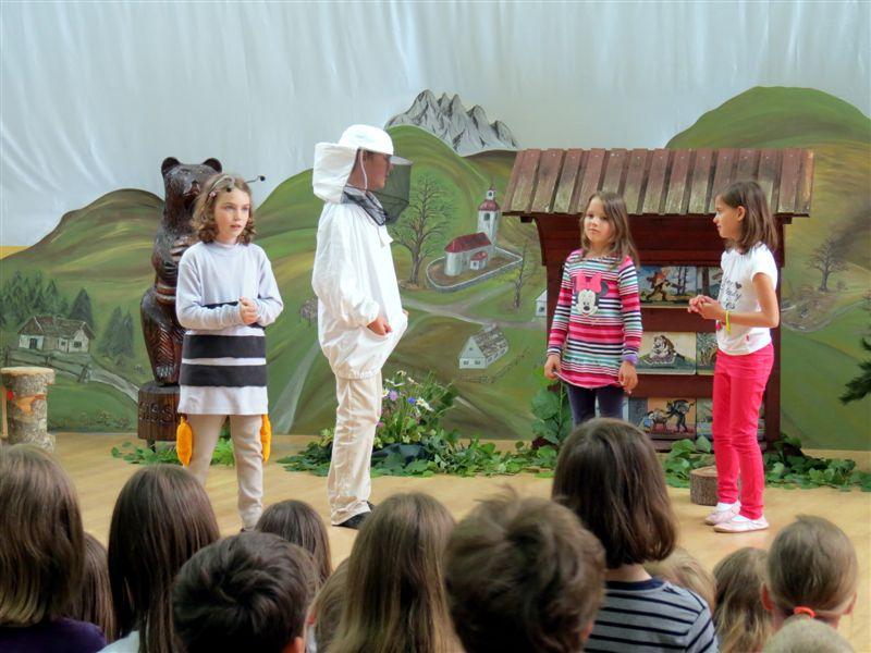 ČEBELE IN MED - mesec čebelarstva na OSNOVNI ŠOLI MENGEŠ