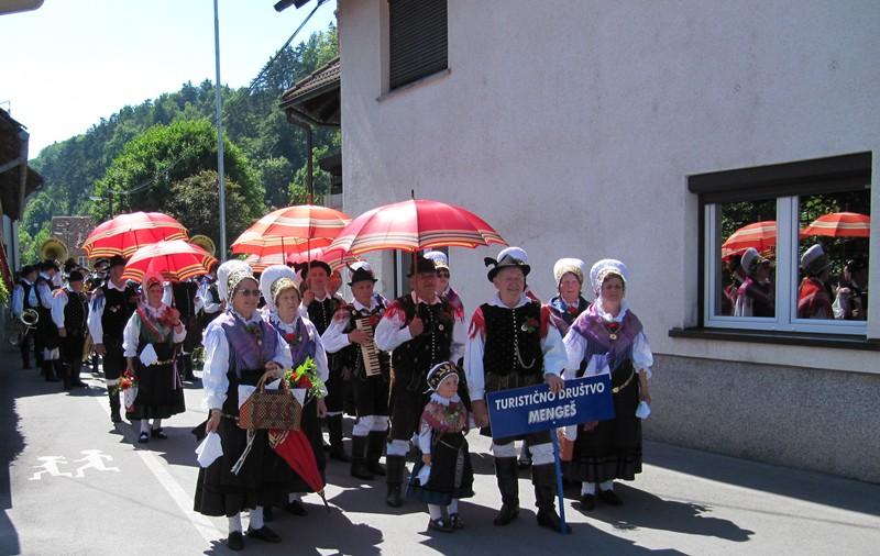 PARADA OB 120-LETNICI GASILSTVA V MENGŠU