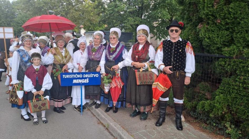 Sekcija narodnih noš iz TD-MENGEŠ  v Kamniku