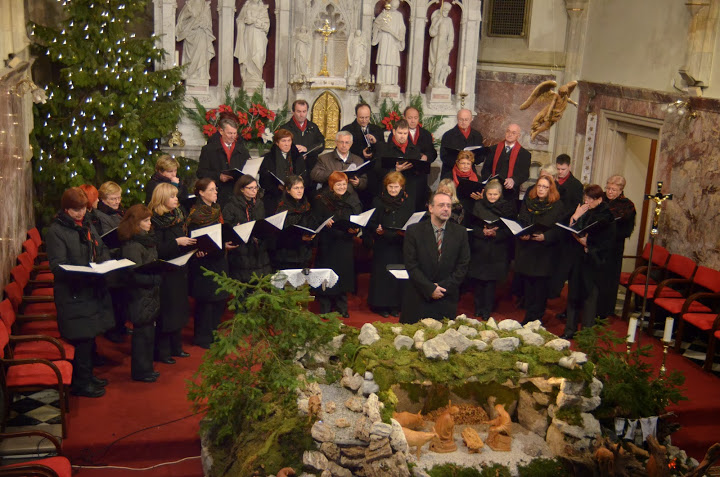  Koncert je bil v petek, 27. decembra 2013, ob 18:45 je bil v cerkvi sv. Mihaela v Mengšu. Kot gosti je nastopil tudi MPZ - RŽ iz Loke pri Mengšu. Oglejte si nekaj fotografij s te prireditve, ki jih je napravil g. JANKO SKOK. Na fotografijah so vidne tudi letošnje jaslice v naši farni cerkvi.