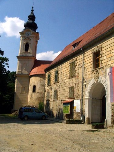Obnovljeni zvonik grajske kapele Grad
